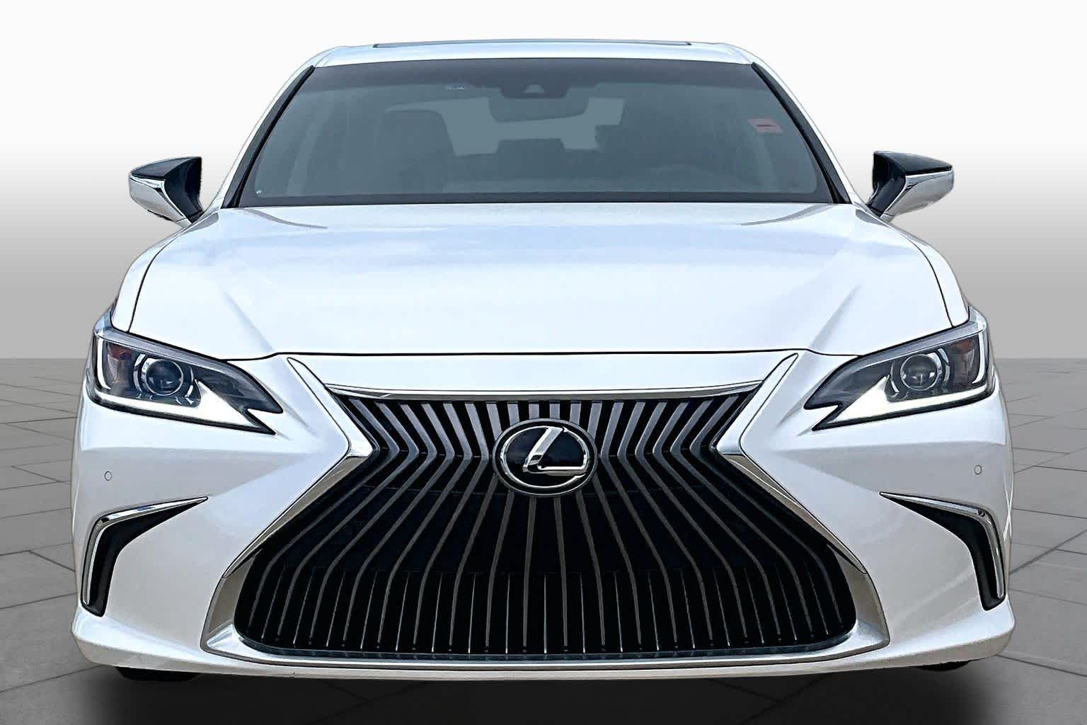 2020 Lexus ES 350 photo 4 of 37