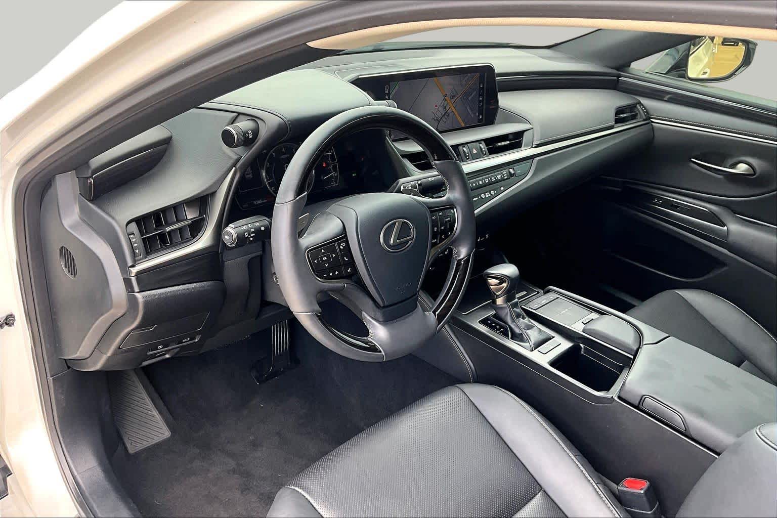 2020 Lexus ES 350 photo 18 of 37