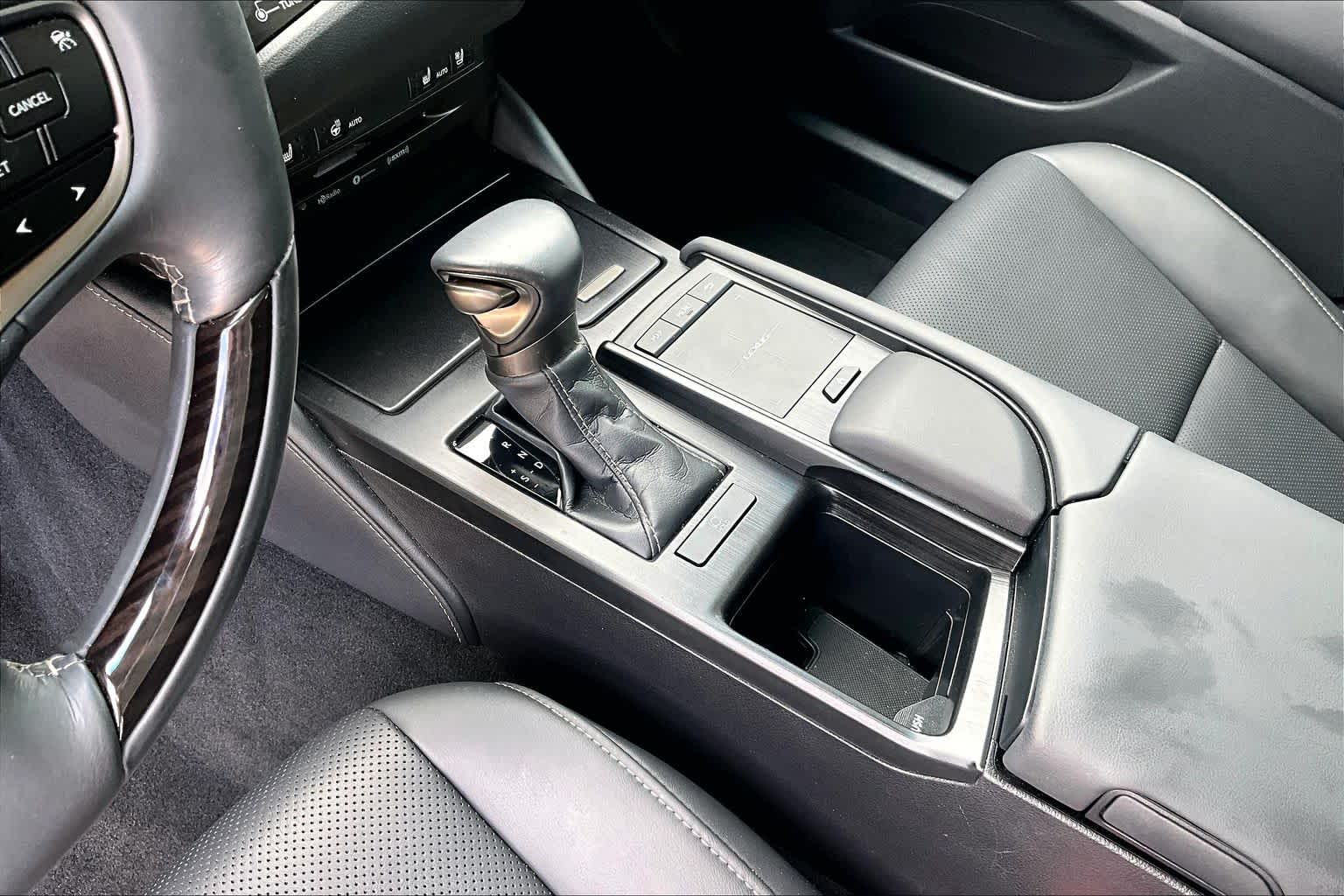 2020 Lexus ES 350 photo 17 of 37