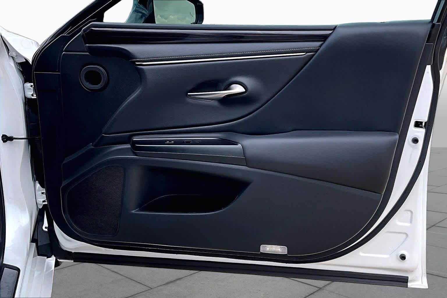 2020 Lexus ES 350 photo 23 of 37