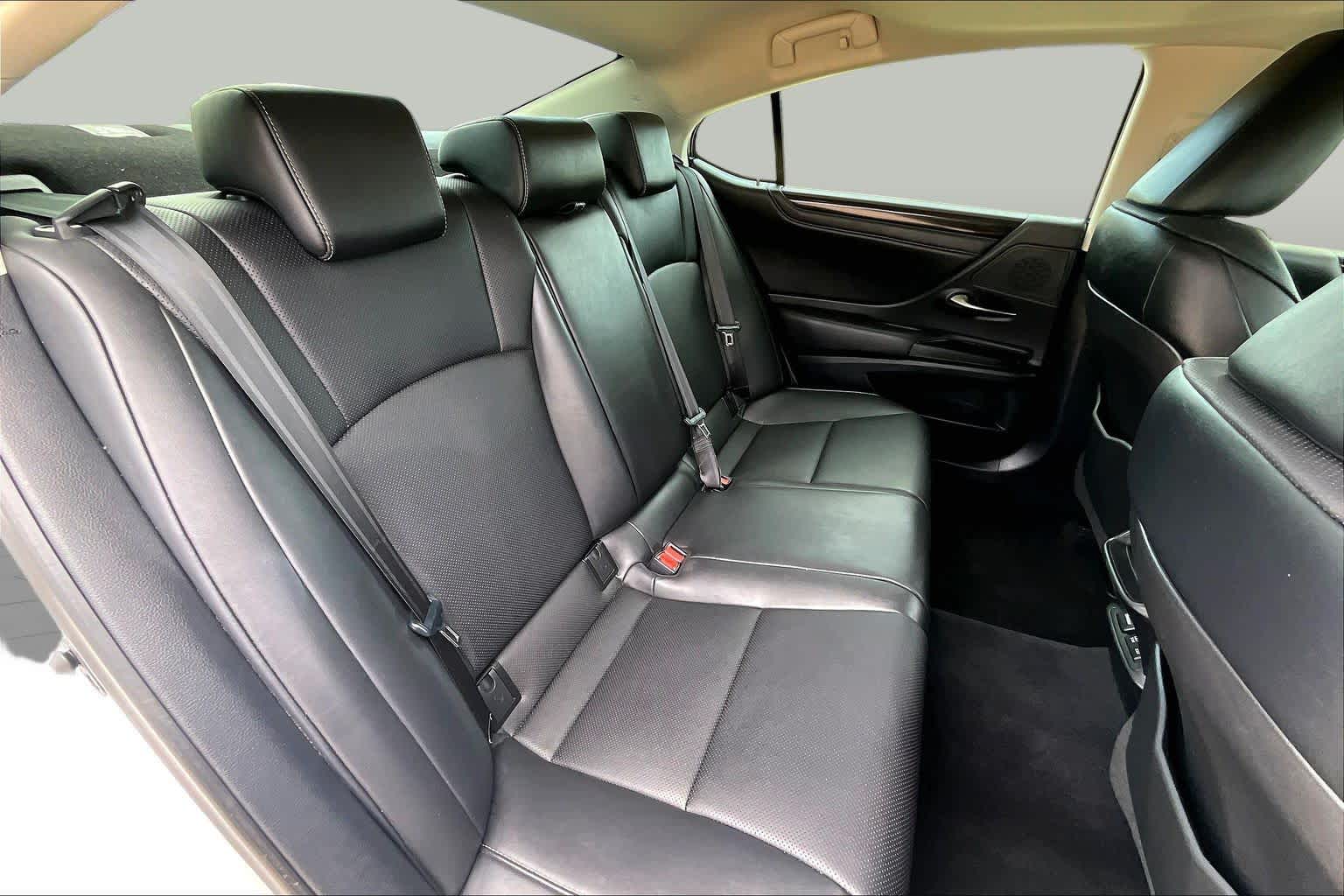 2020 Lexus ES 350 photo 20 of 37
