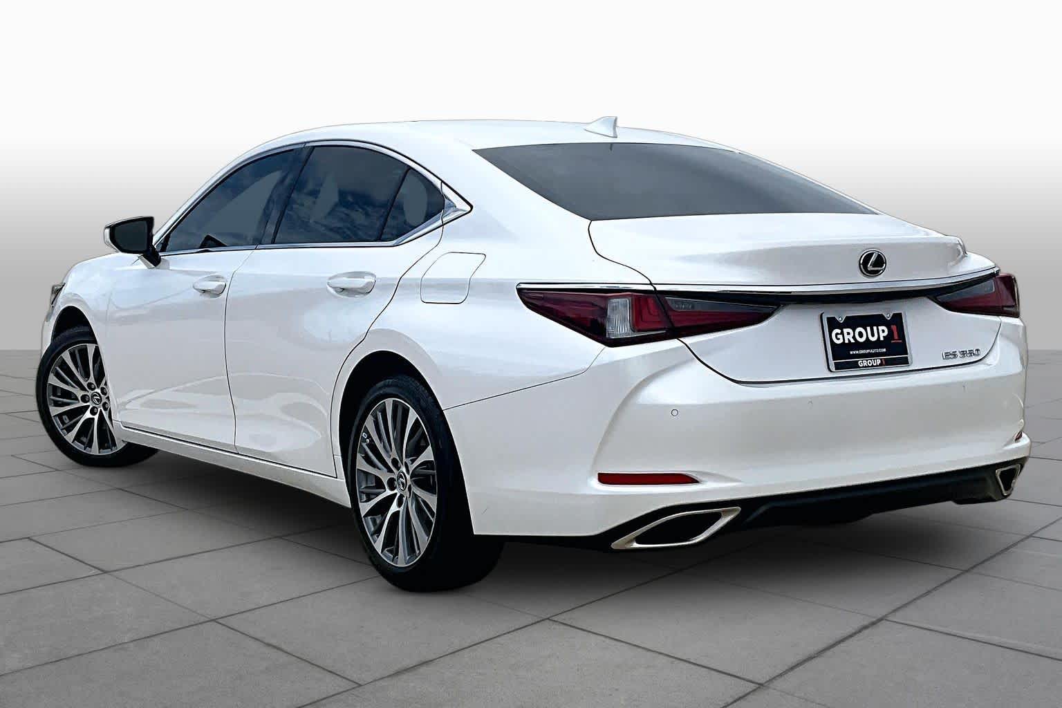 2020 Lexus ES 350 photo 12 of 37