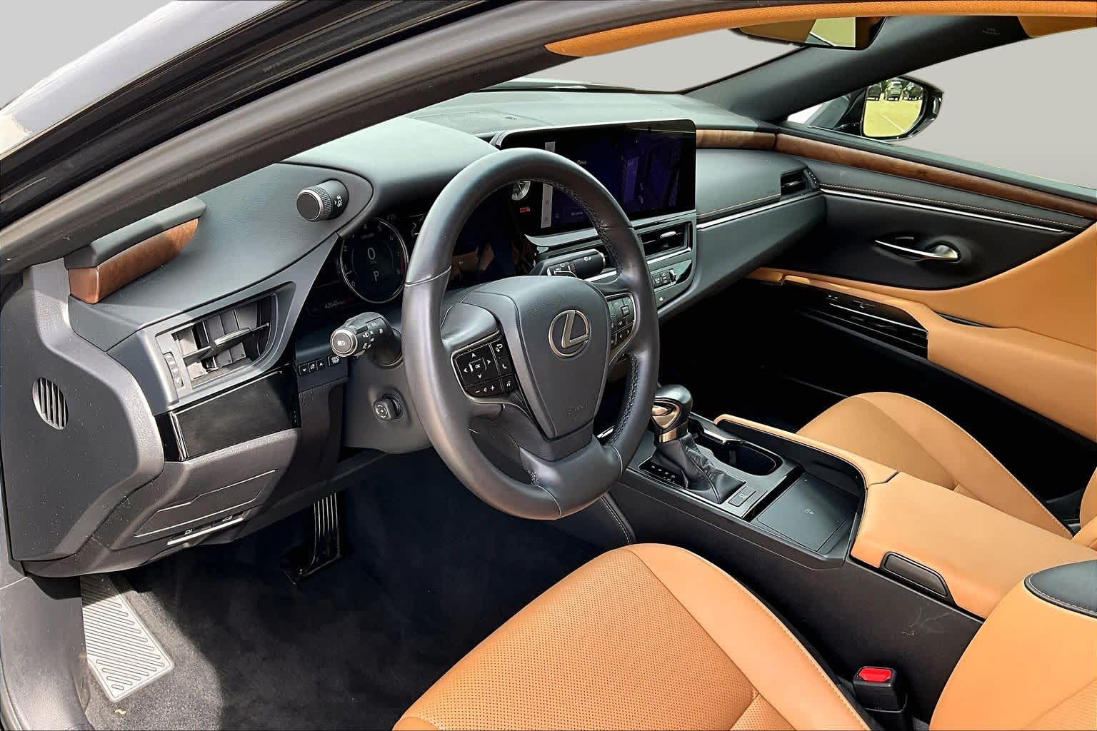 2023 Lexus ES 350 photo 18 of 36