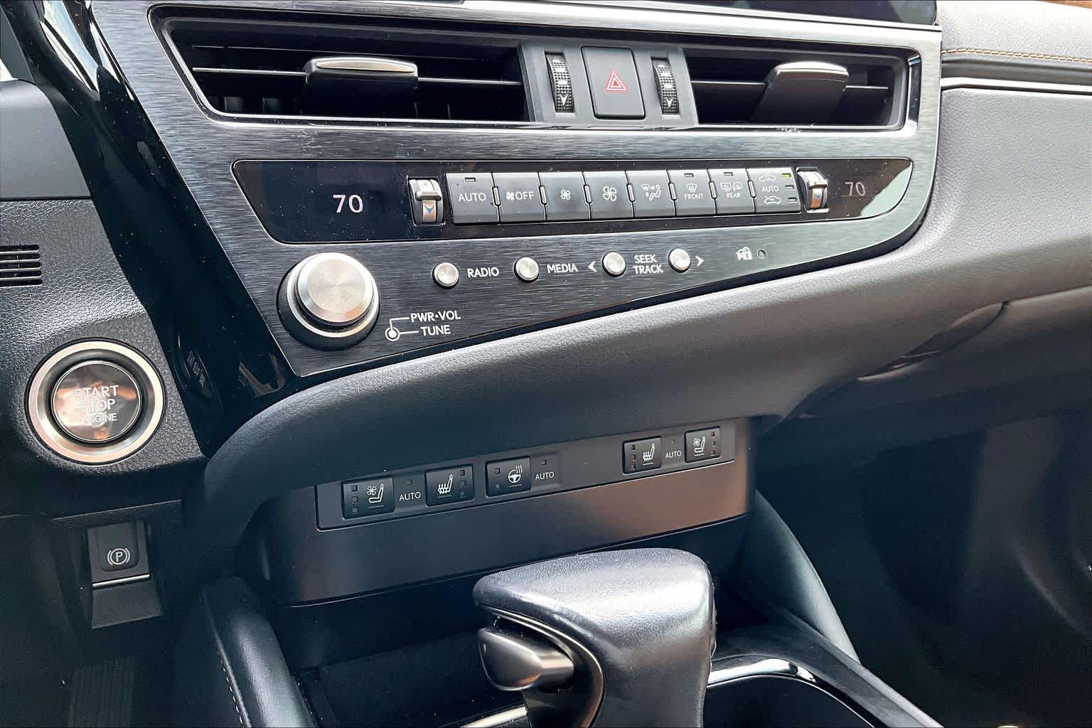 2023 Lexus ES 350 photo 34 of 36