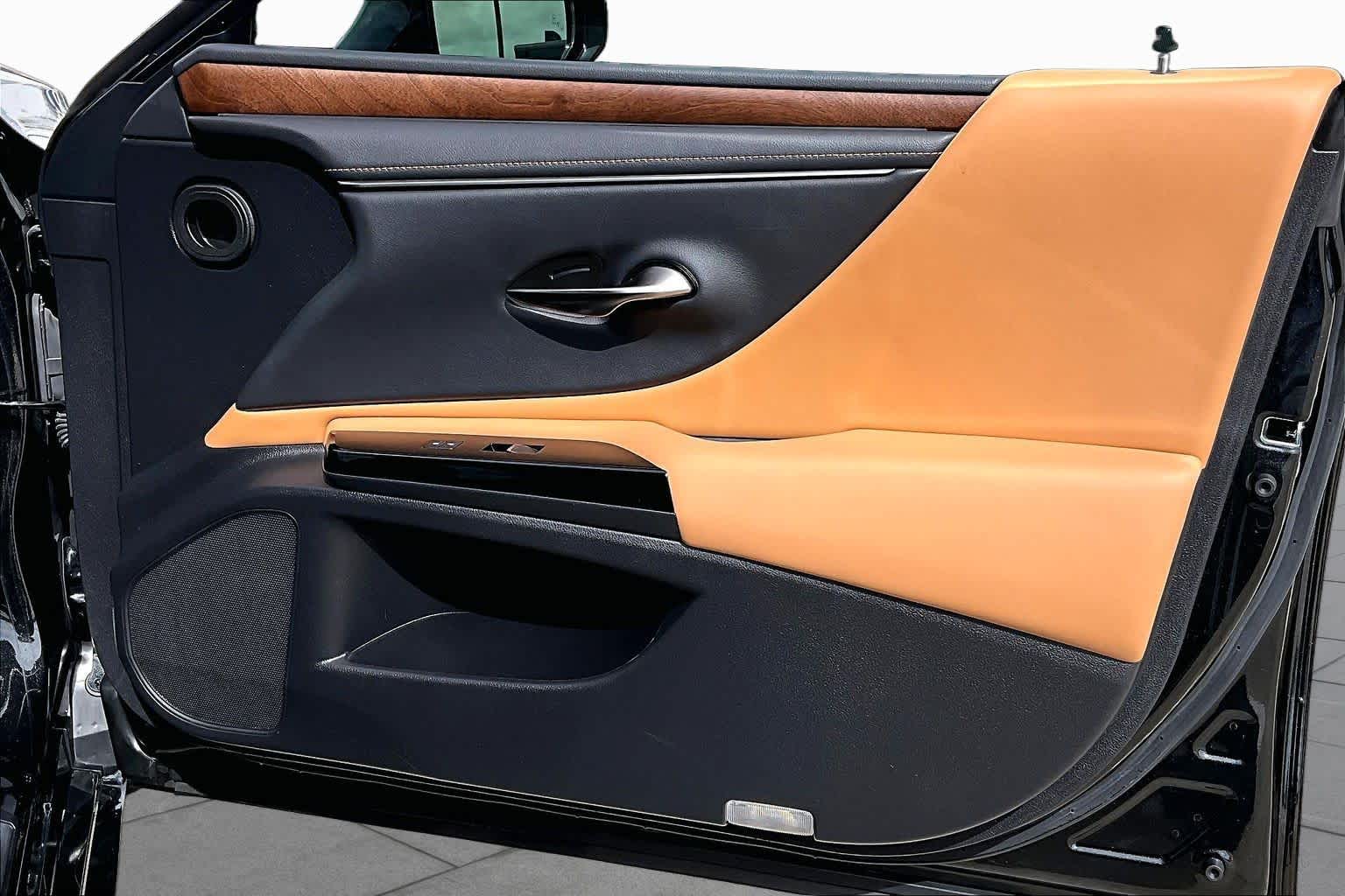 2023 Lexus ES 350 photo 23 of 36