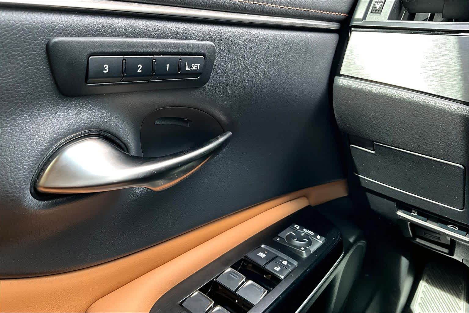 2023 Lexus ES 350 photo 35 of 36