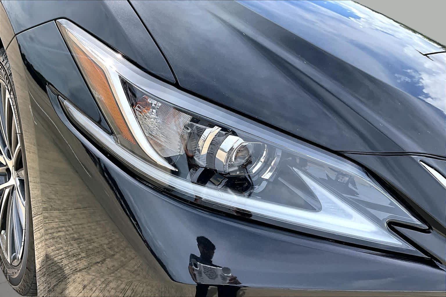 2023 Lexus ES 350 photo 27 of 36
