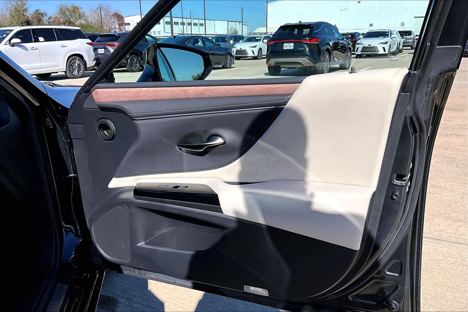 2025 Lexus ES  Caviar at Lexus Southwest Houston