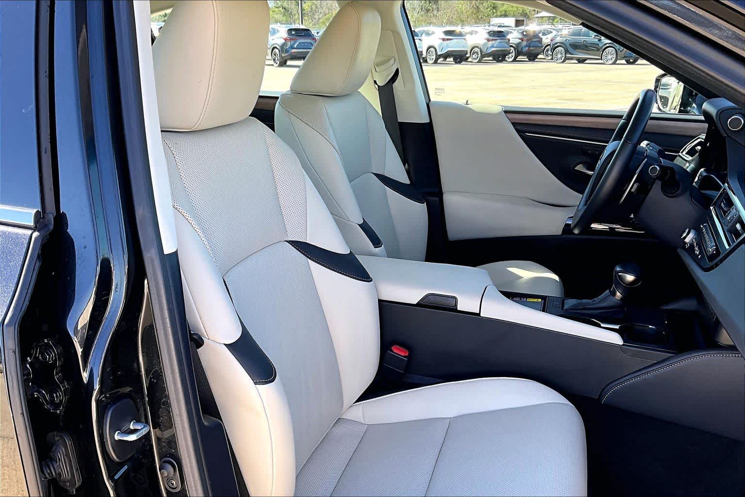 2025 Lexus ES  Caviar at Lexus Southwest Houston