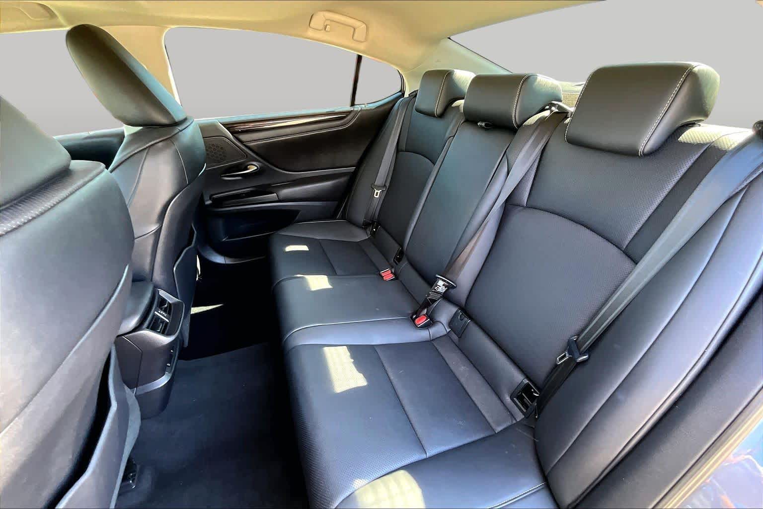 2020 Lexus ES 350 photo 21 of 36