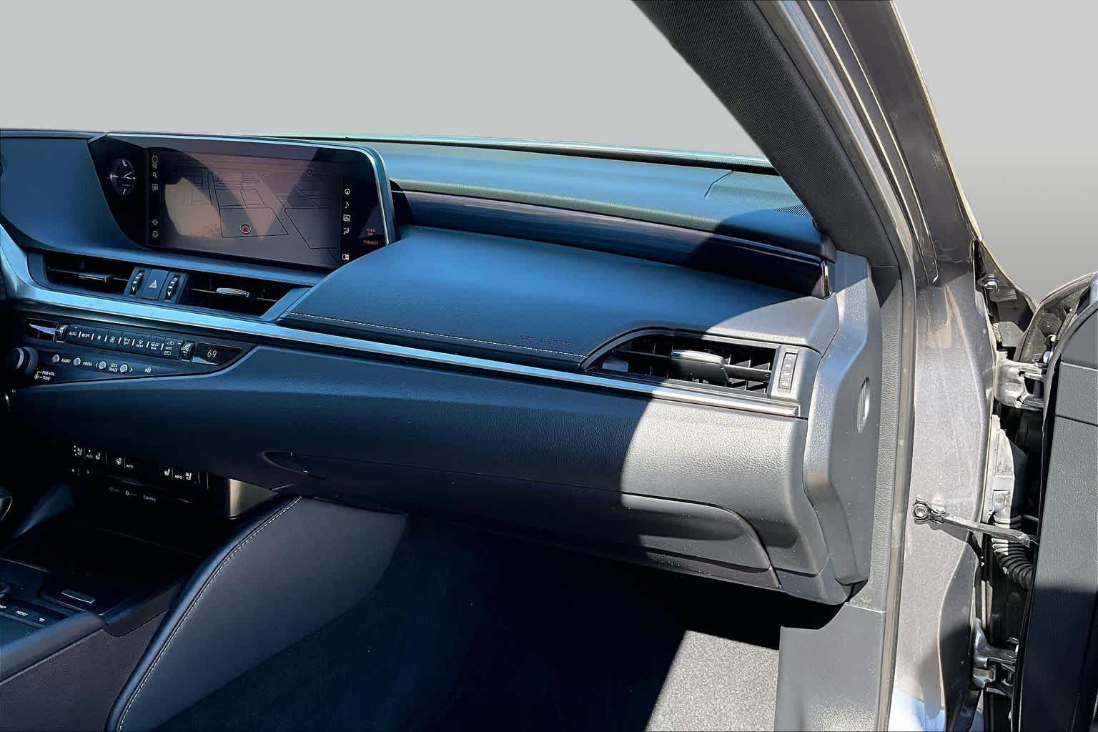 2020 Lexus ES 350 photo 19 of 36