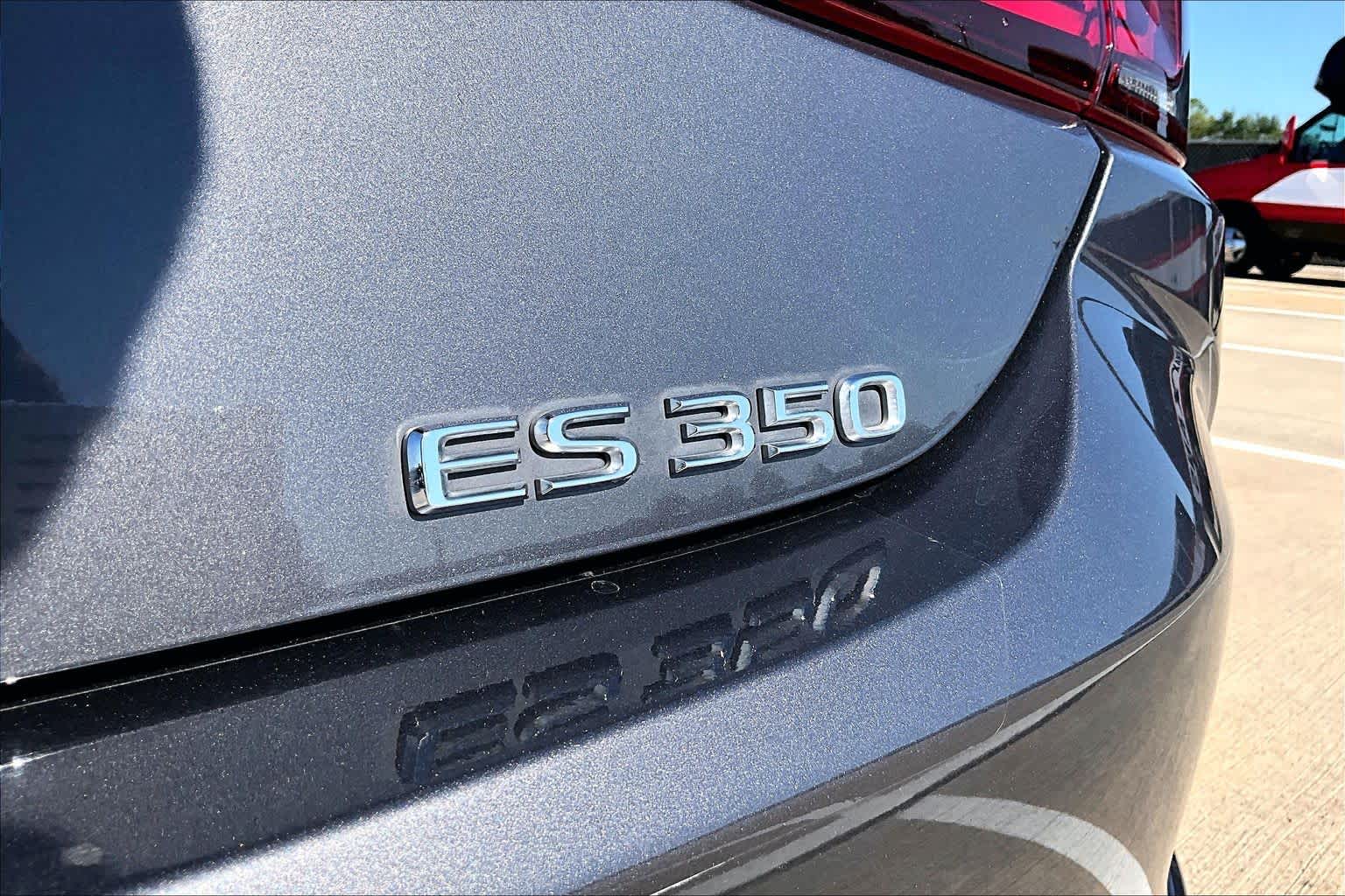 2020 Lexus ES 350 photo 10 of 36