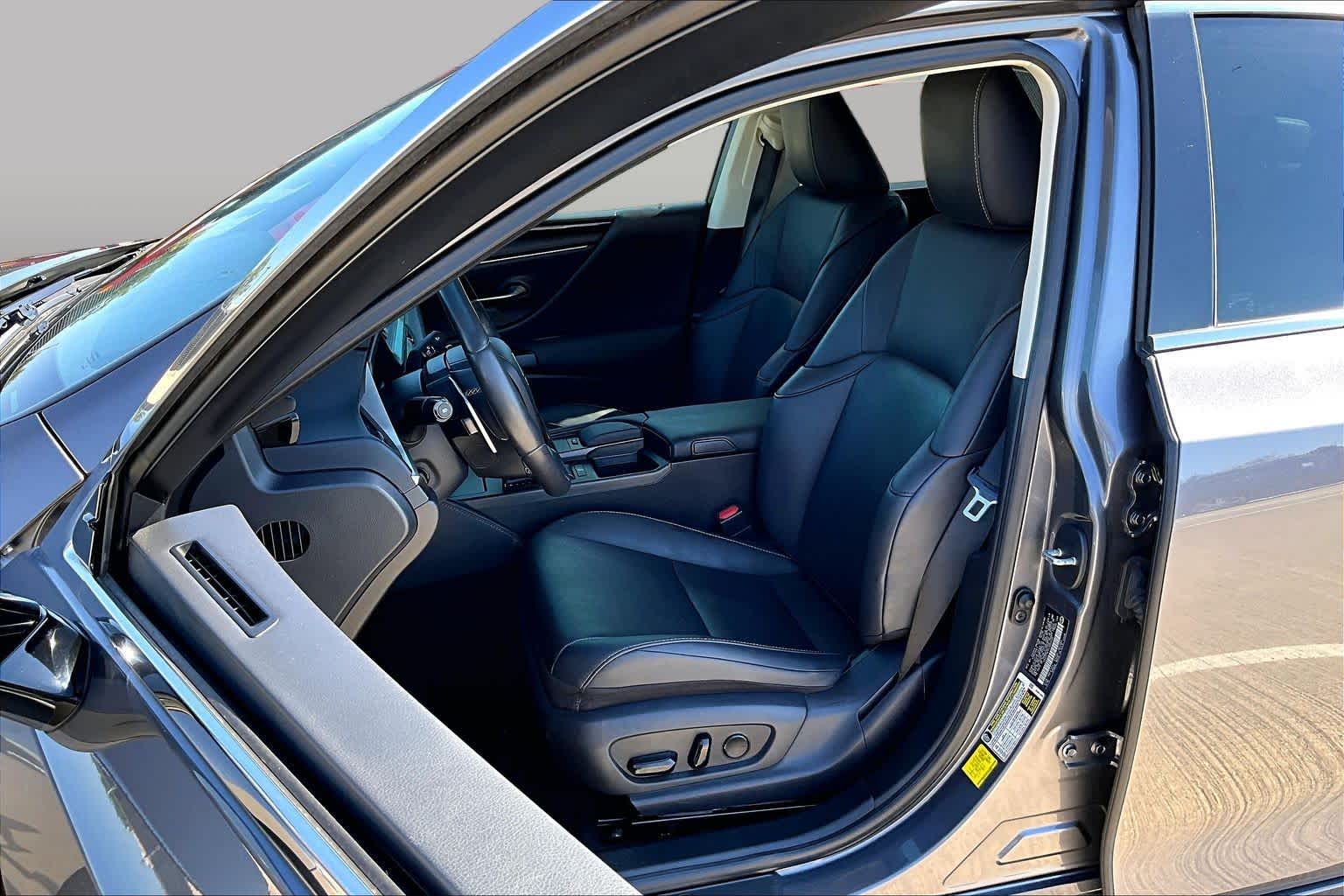 2020 Lexus ES 350 photo 8 of 36