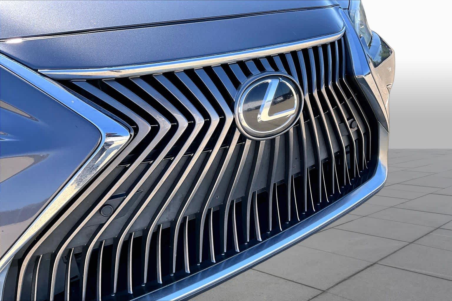 2020 Lexus ES 350 photo 29 of 36