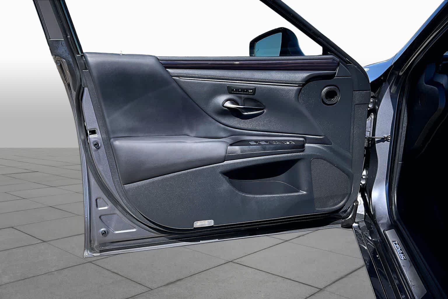 2020 Lexus ES 350 photo 22 of 36