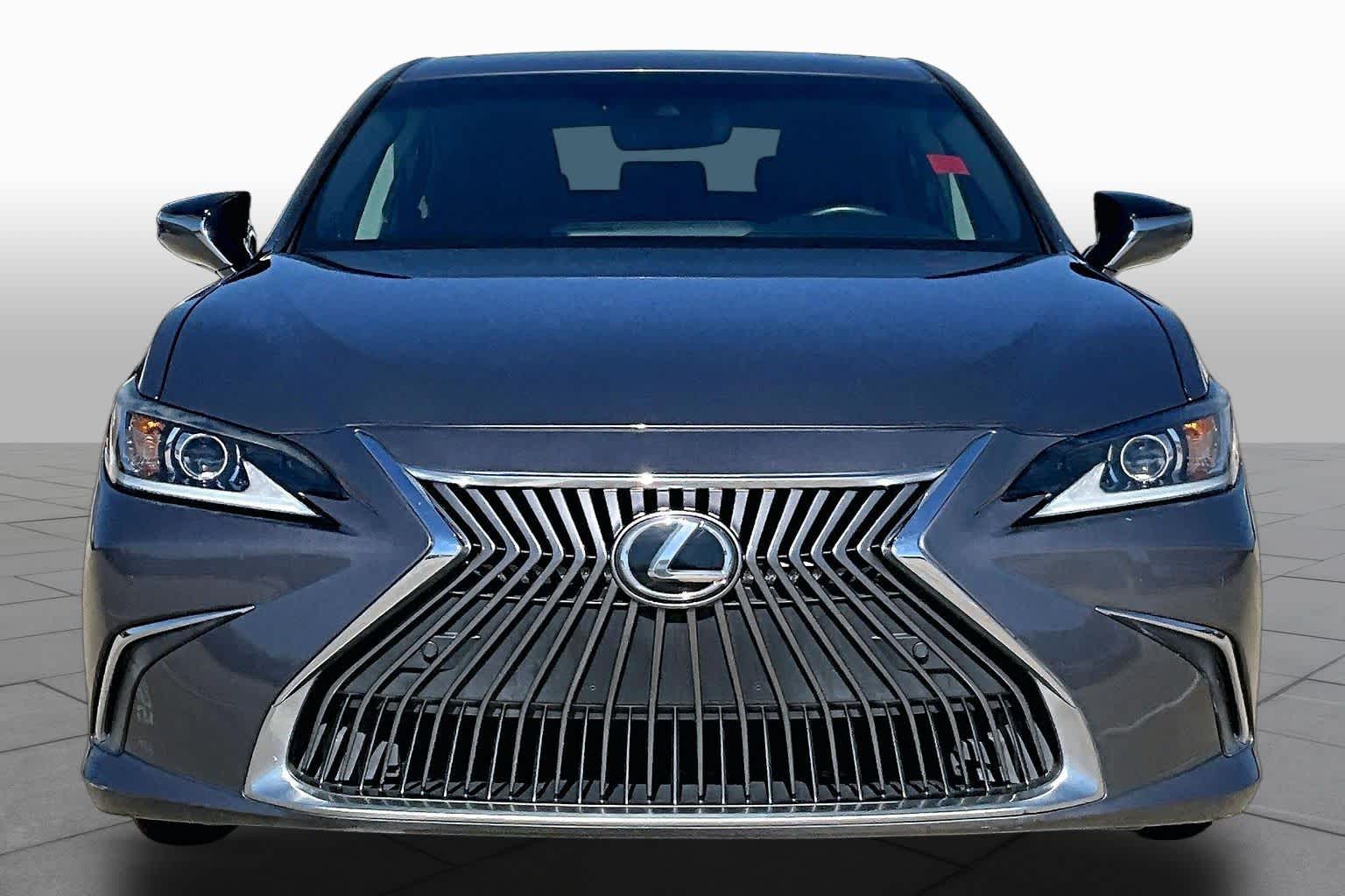 2020 Lexus ES 350 photo 4 of 36