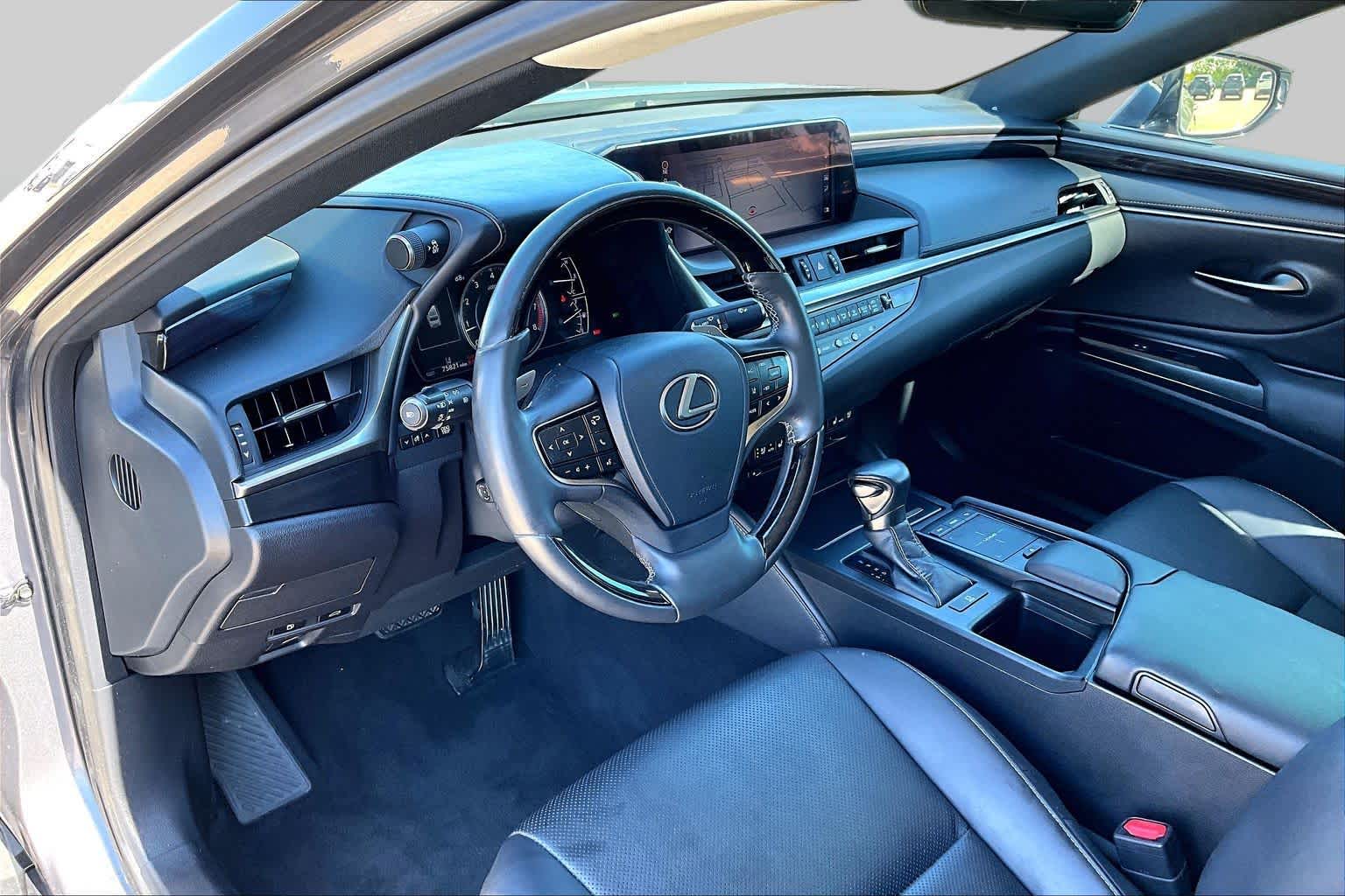 2020 Lexus ES 350 photo 18 of 36