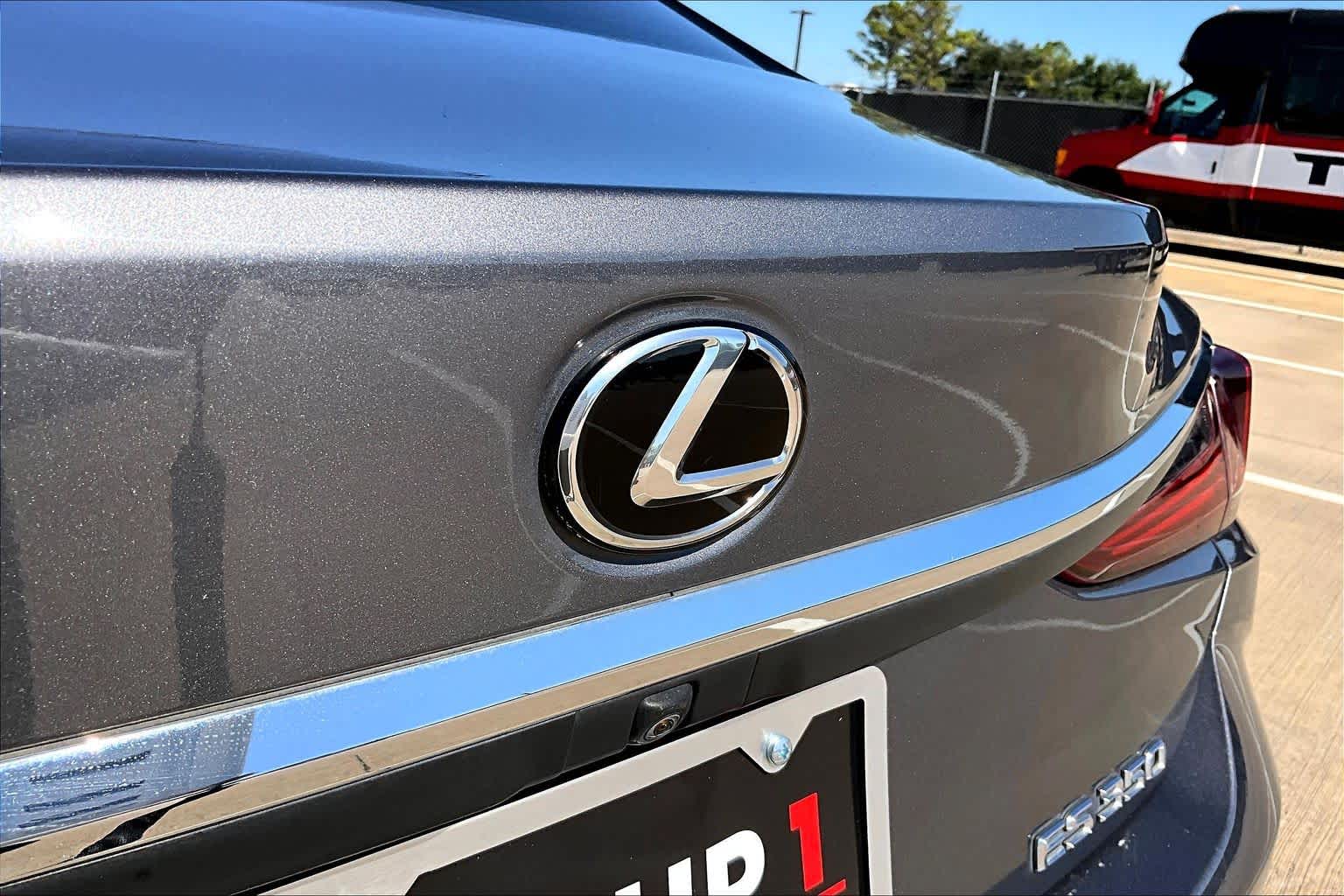 2020 Lexus ES 350 photo 30 of 36