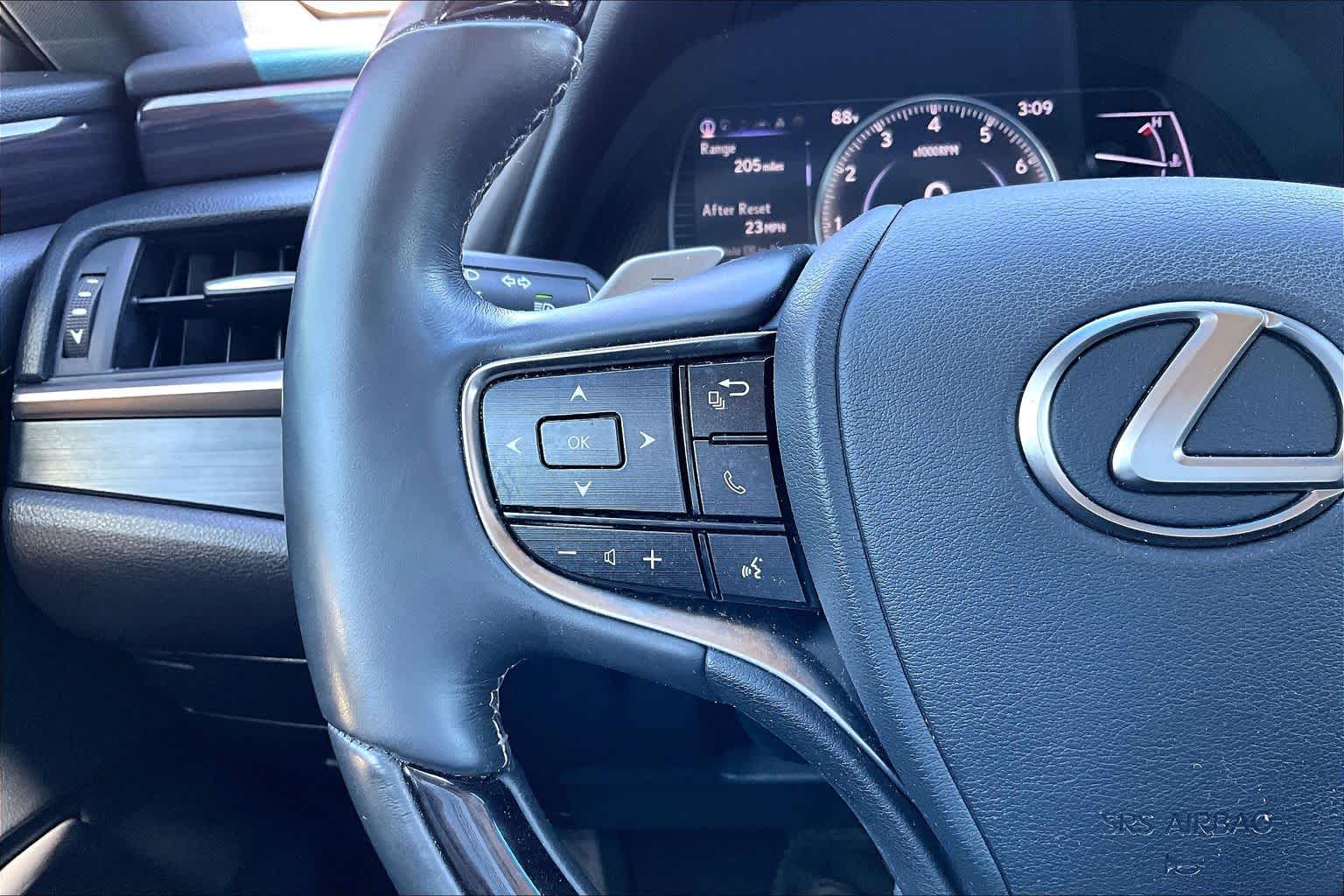 2020 Lexus ES 350 photo 24 of 36