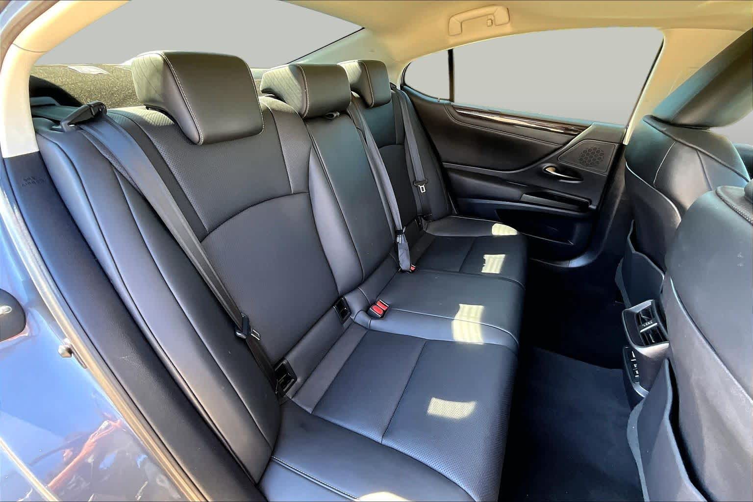 2020 Lexus ES 350 photo 20 of 36