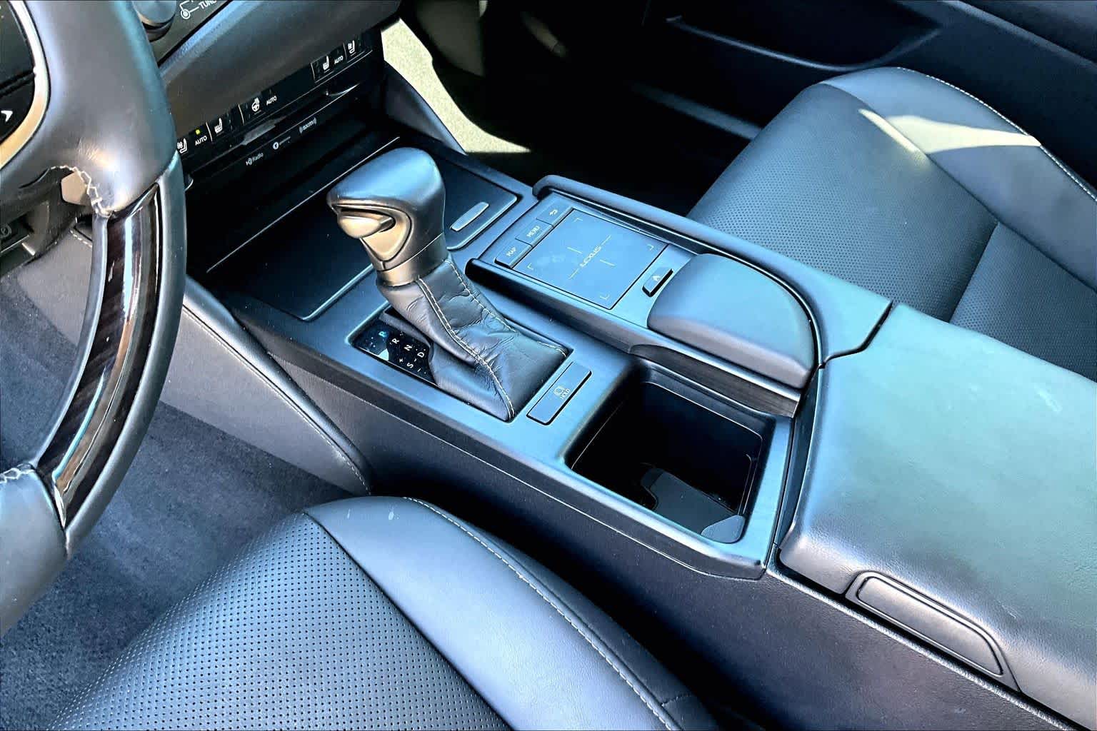 2020 Lexus ES 350 photo 17 of 36