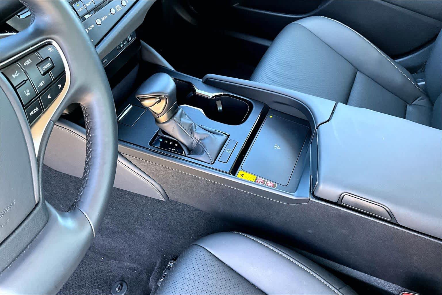 2025 Lexus ES  Iridium at Mercedes-Benz of Houston North