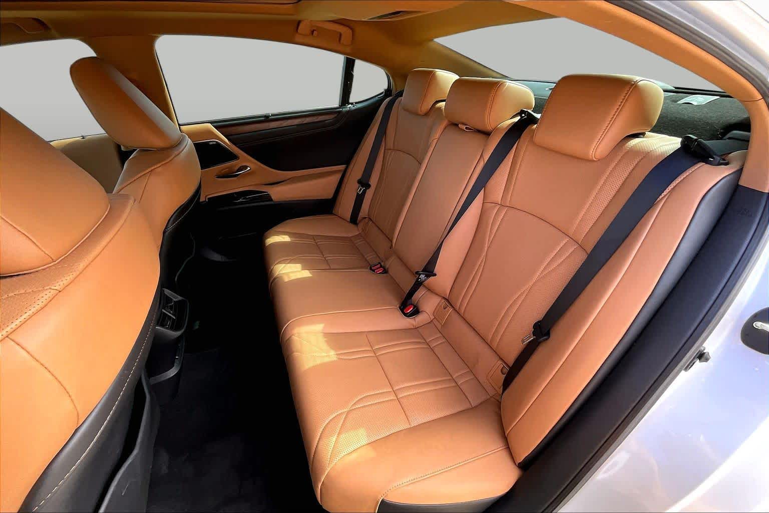 2024 Lexus ES 350 photo 21 of 37