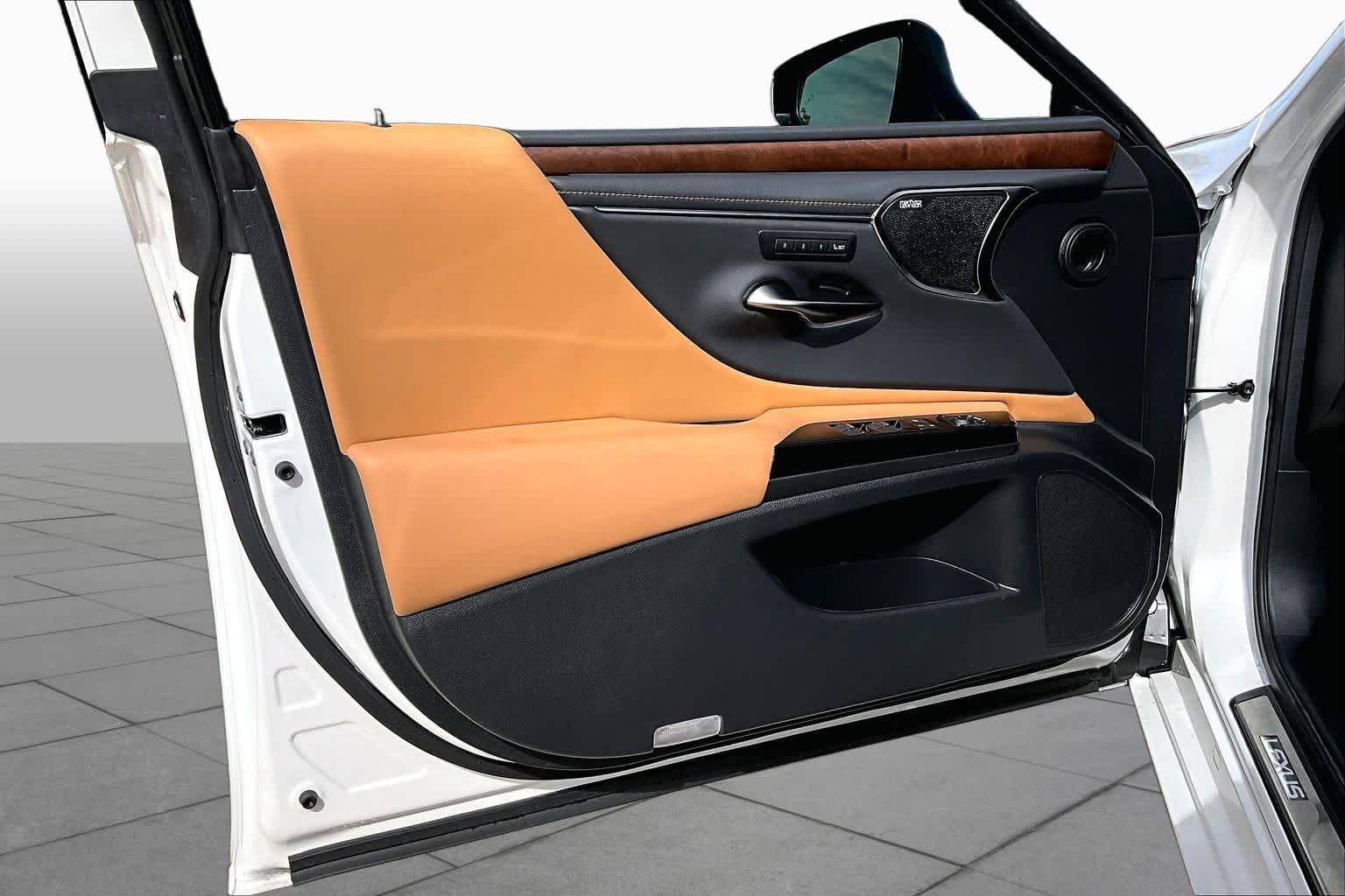 2024 Lexus ES 350 photo 22 of 37