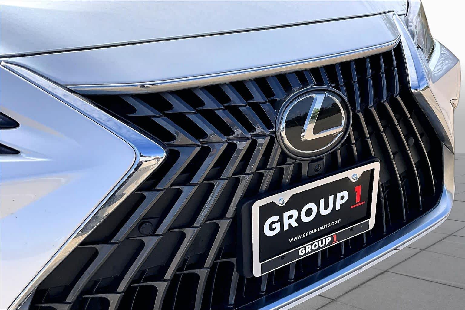 2024 Lexus ES 350 photo 30 of 37