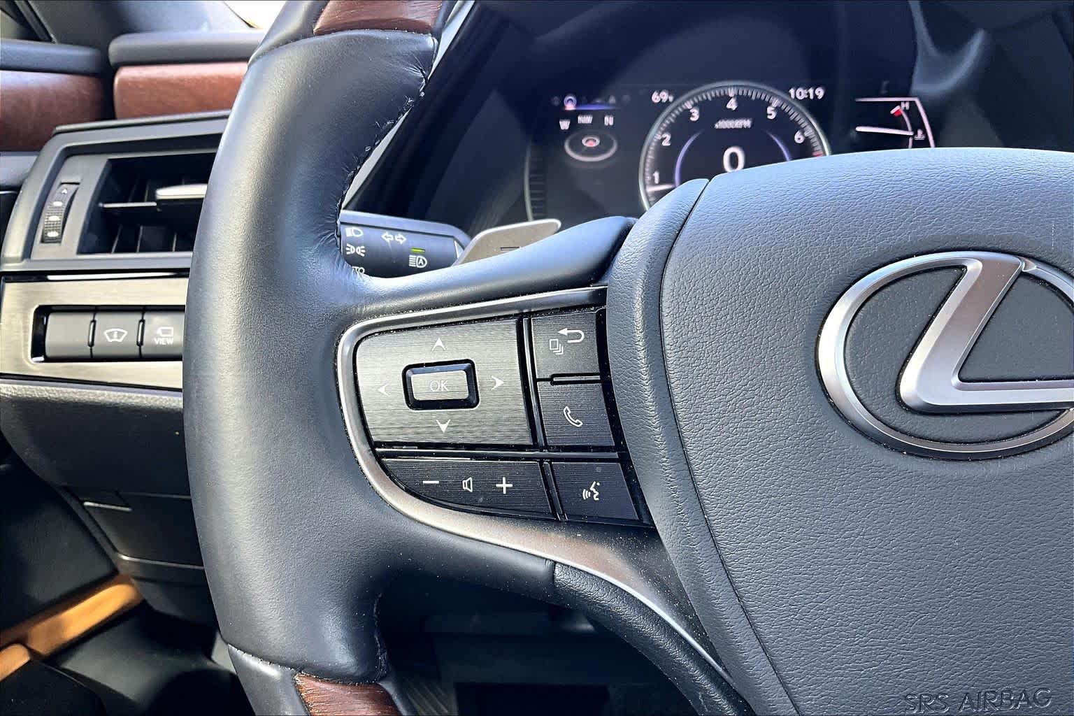 2024 Lexus ES 350 photo 24 of 37