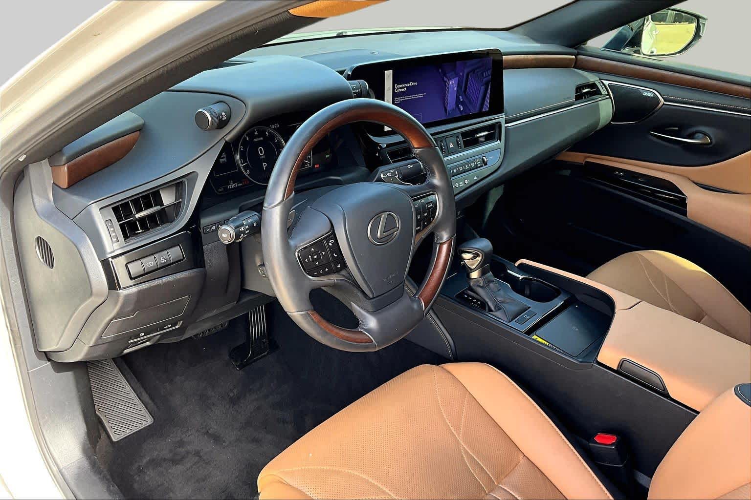 2024 Lexus ES 350 photo 18 of 37