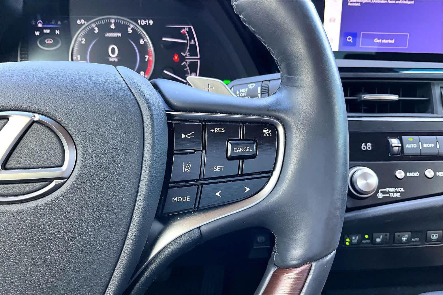 2024 Lexus ES 350 photo 25 of 37