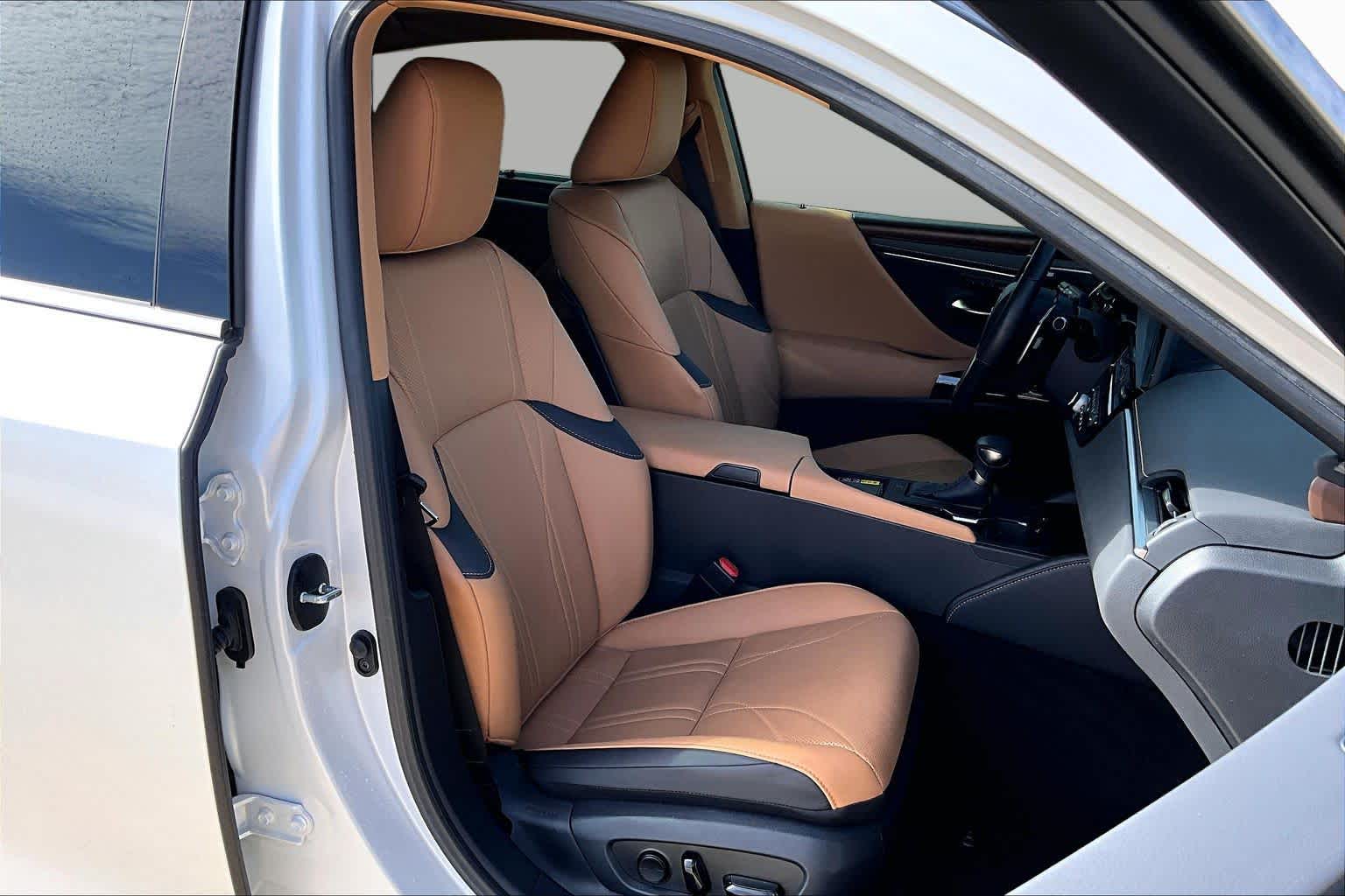 2024 Lexus ES 350 photo 9 of 37