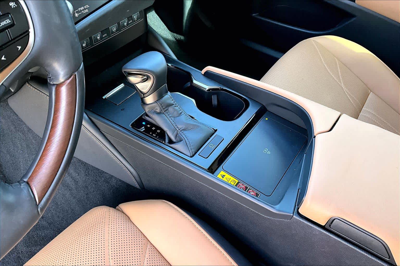 2024 Lexus ES 350 photo 17 of 37