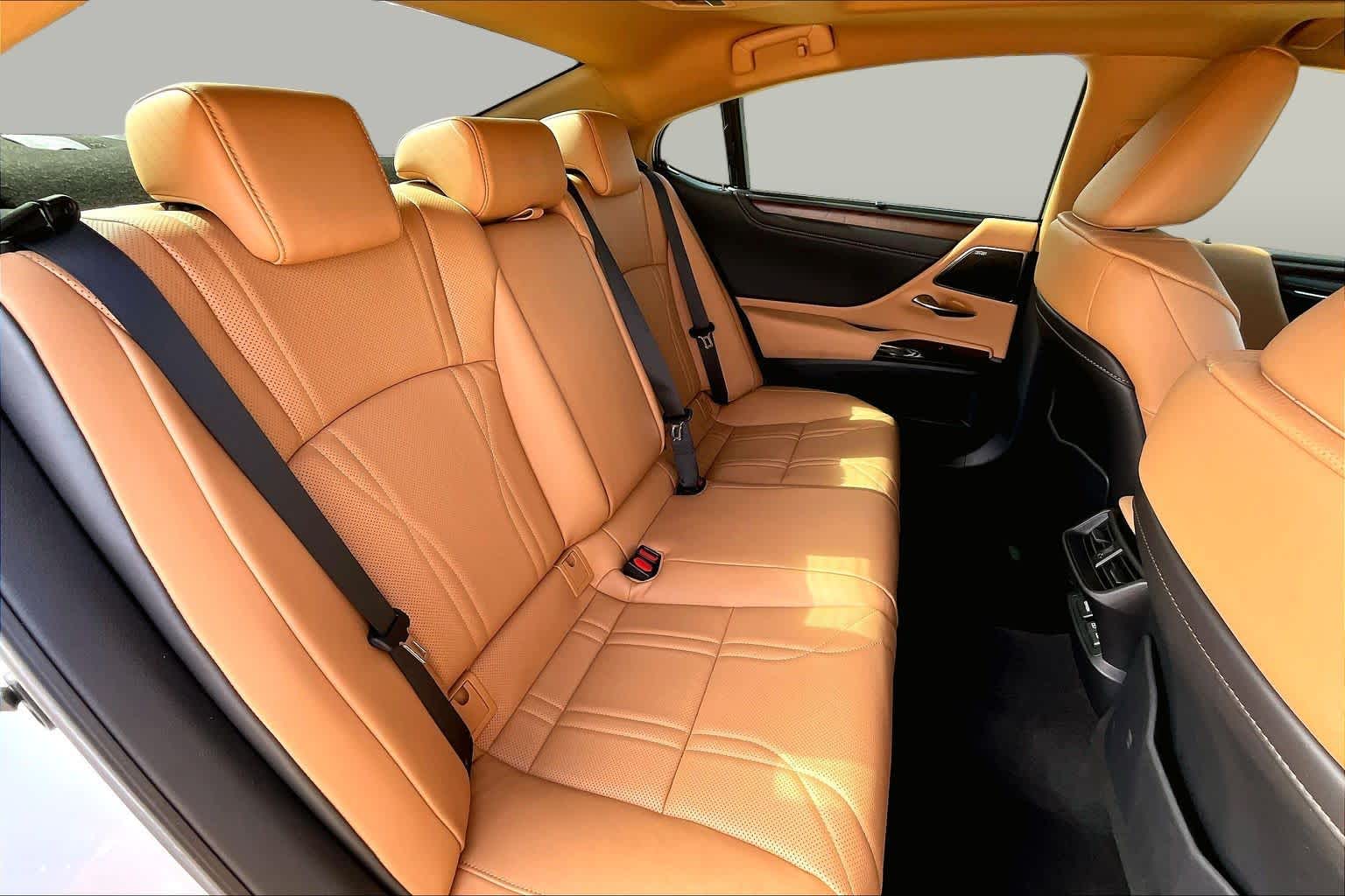 2024 Lexus ES 350 photo 20 of 37