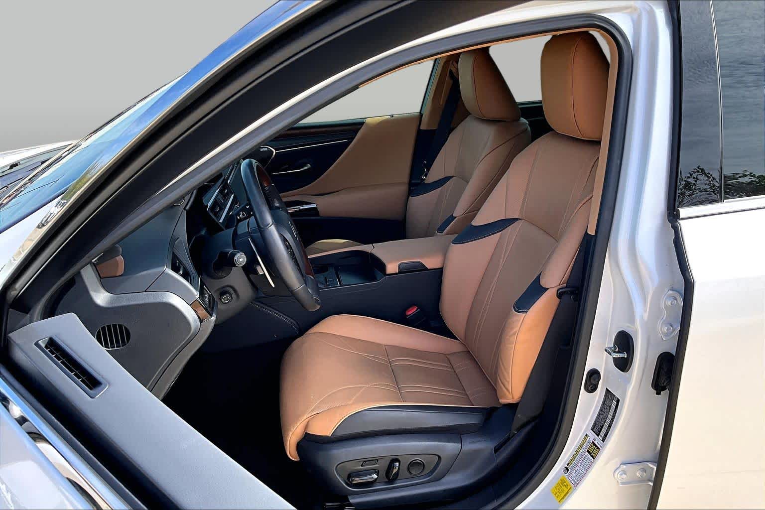 2024 Lexus ES 350 photo 8 of 37