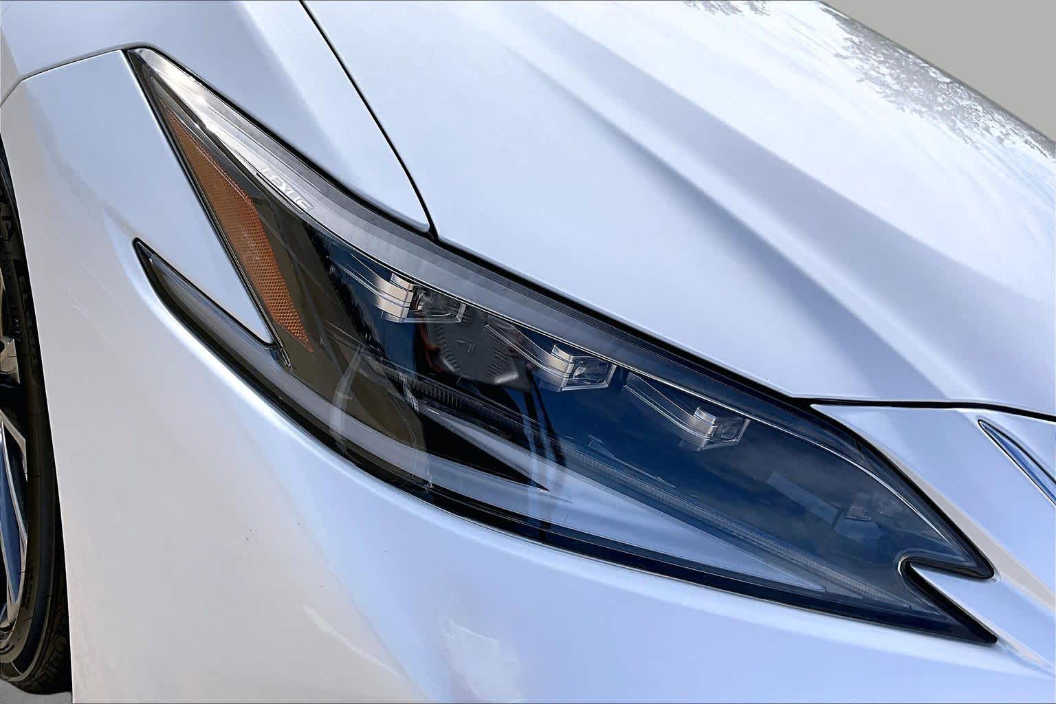 2024 Lexus ES 350 photo 28 of 37