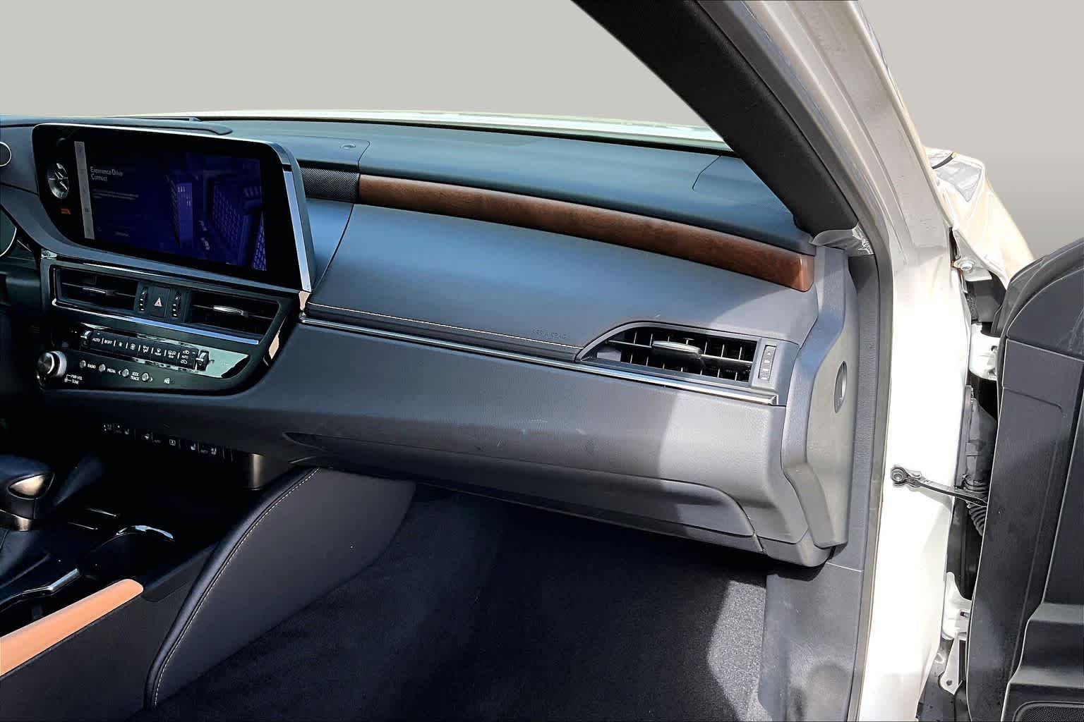 2024 Lexus ES 350 photo 19 of 37
