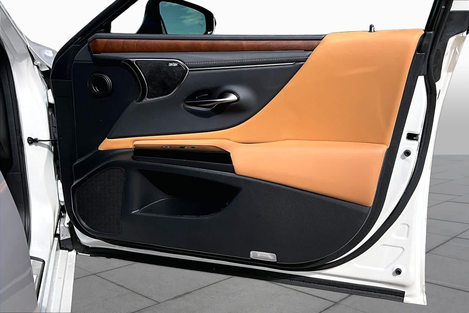 2024 Lexus ES 350 photo 23 of 37