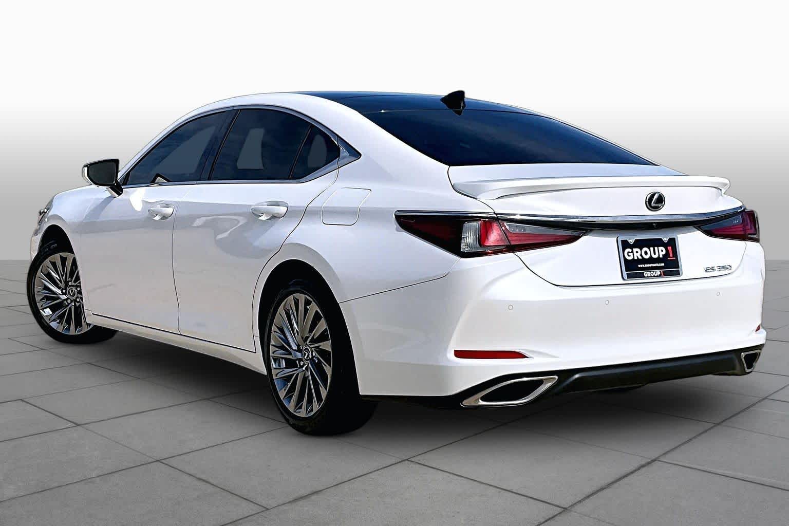 2024 Lexus ES 350 photo 12 of 37