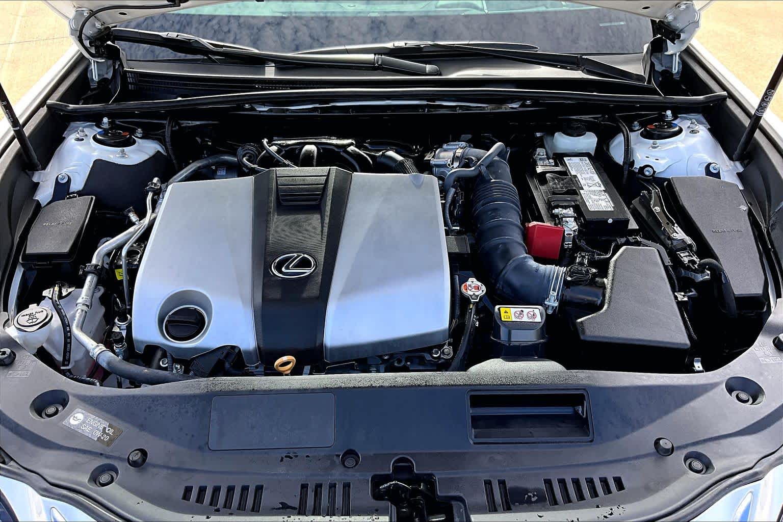 2024 Lexus ES 350 photo 32 of 37
