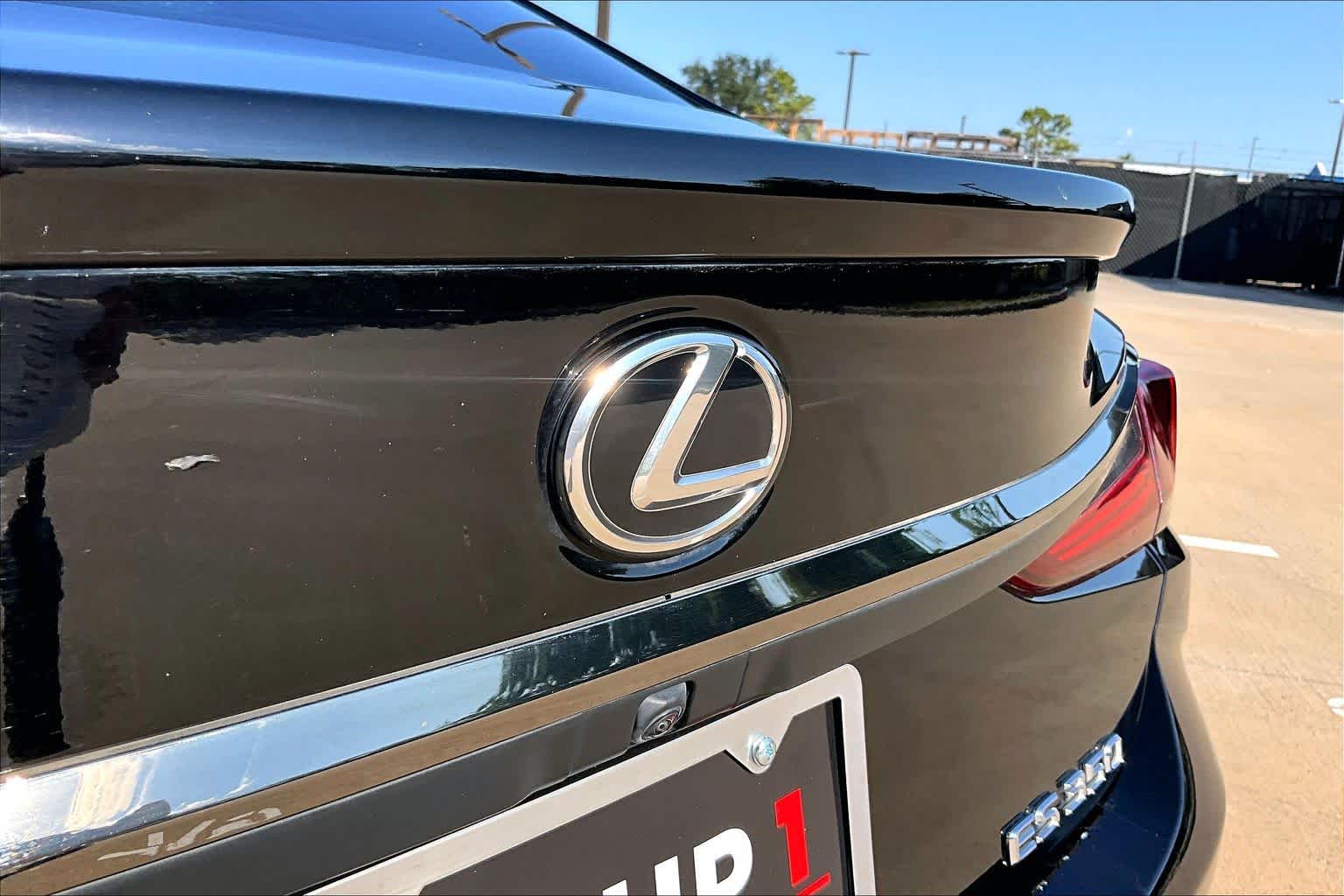 2024 Lexus ES 350 photo 29 of 35