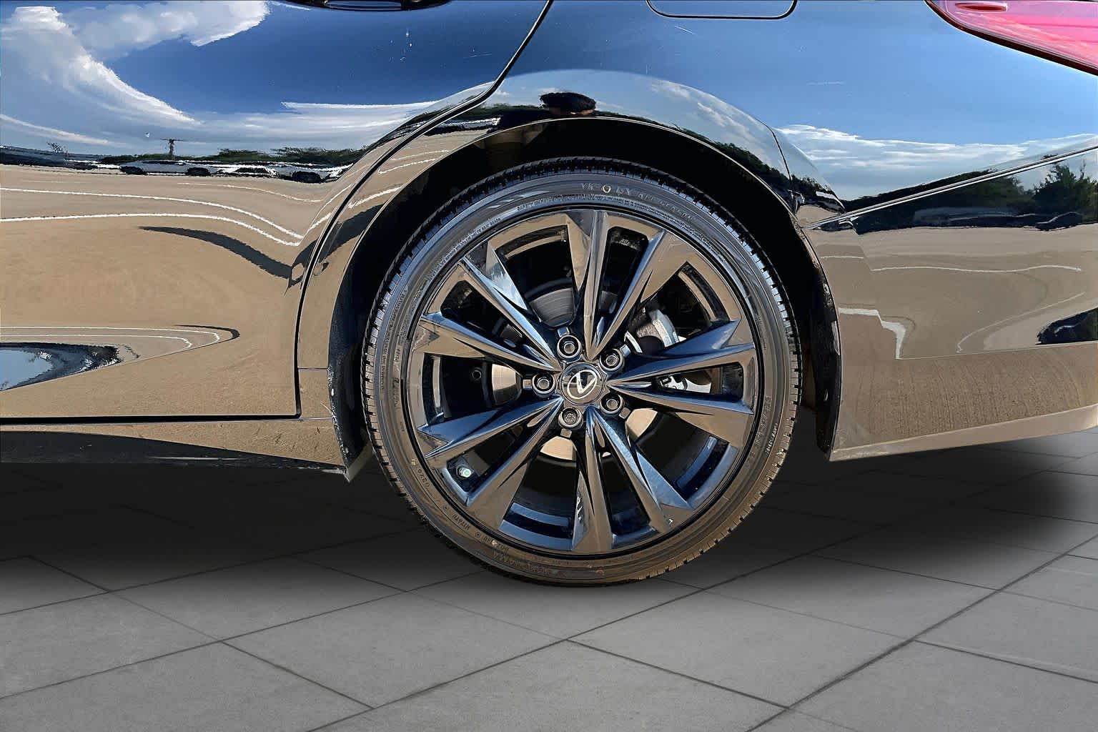 2024 Lexus ES 350 photo 10 of 35