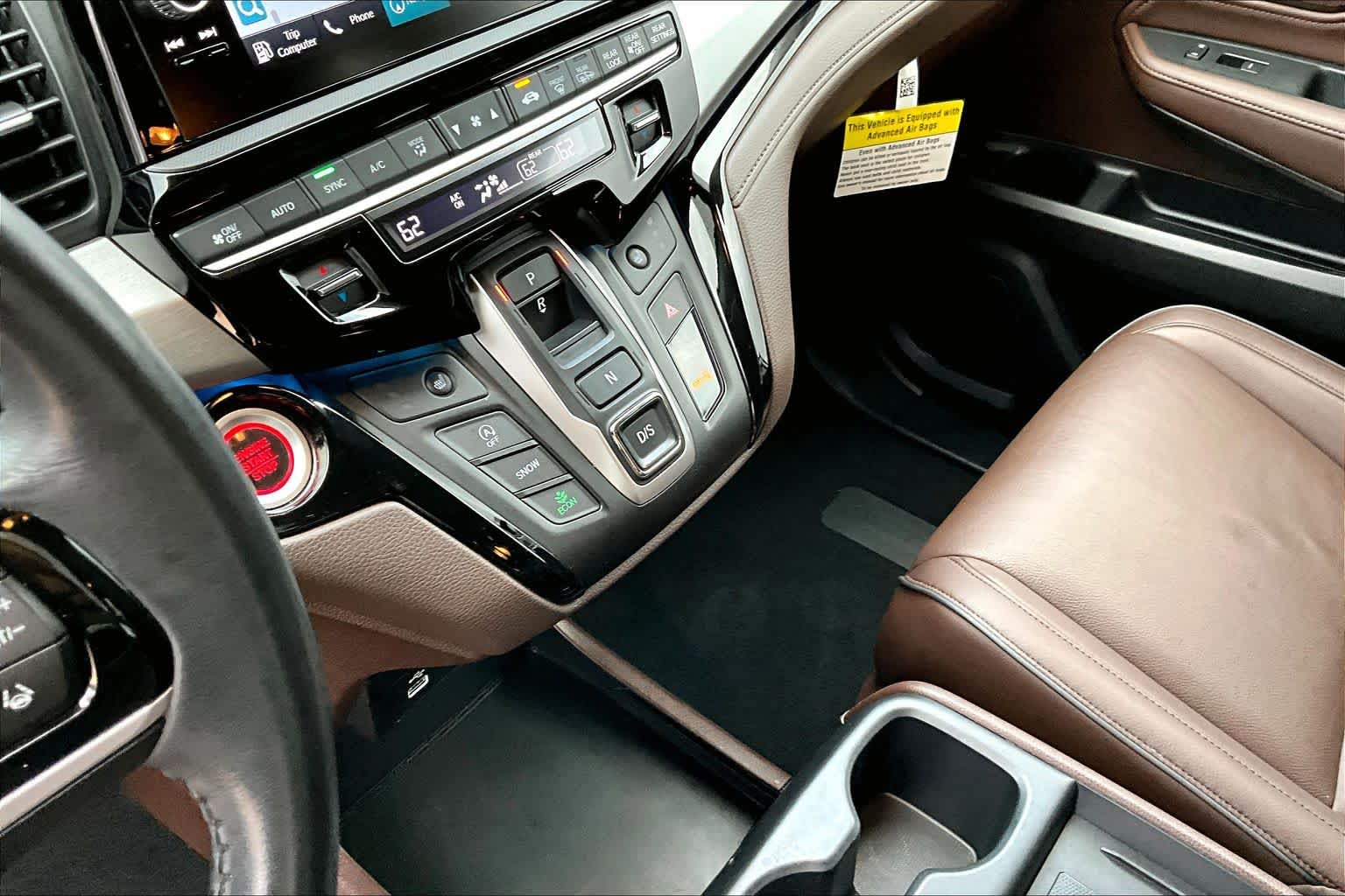 2025 Honda Odyssey Touring Platinum White Pearl at Honda of Clear Lake