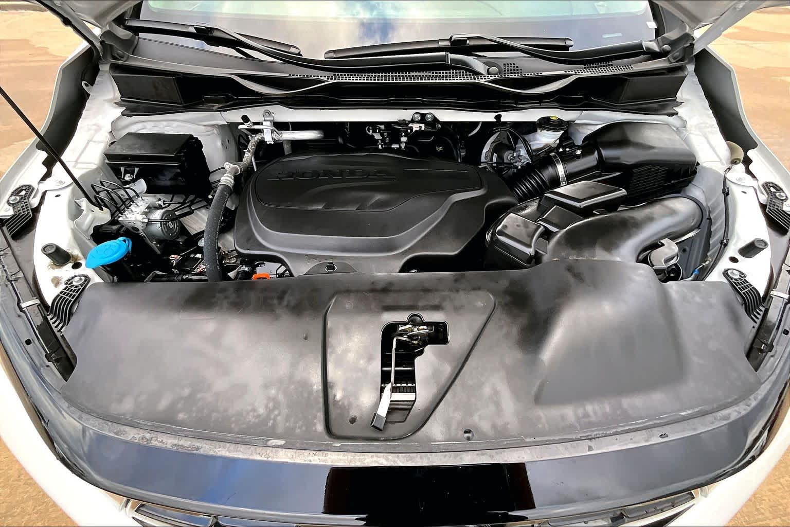 2025 Honda Odyssey Touring Platinum White Pearl at Honda of Clear Lake