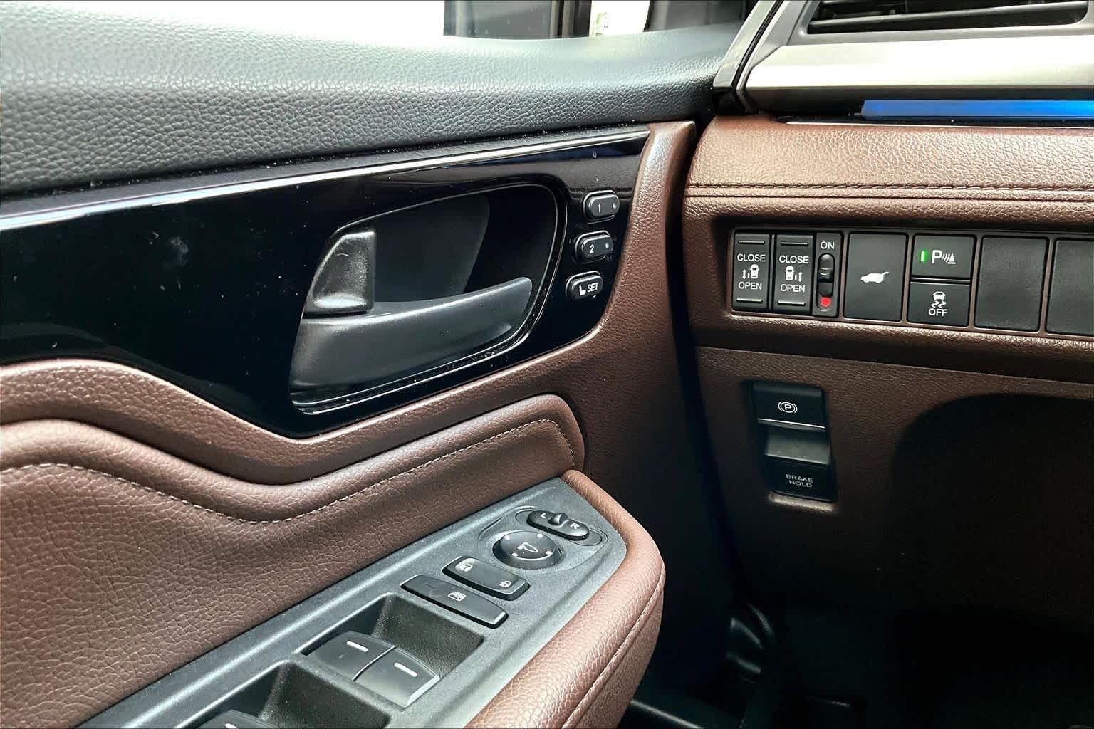 2025 Honda Odyssey Touring Platinum White Pearl at Honda of Clear Lake