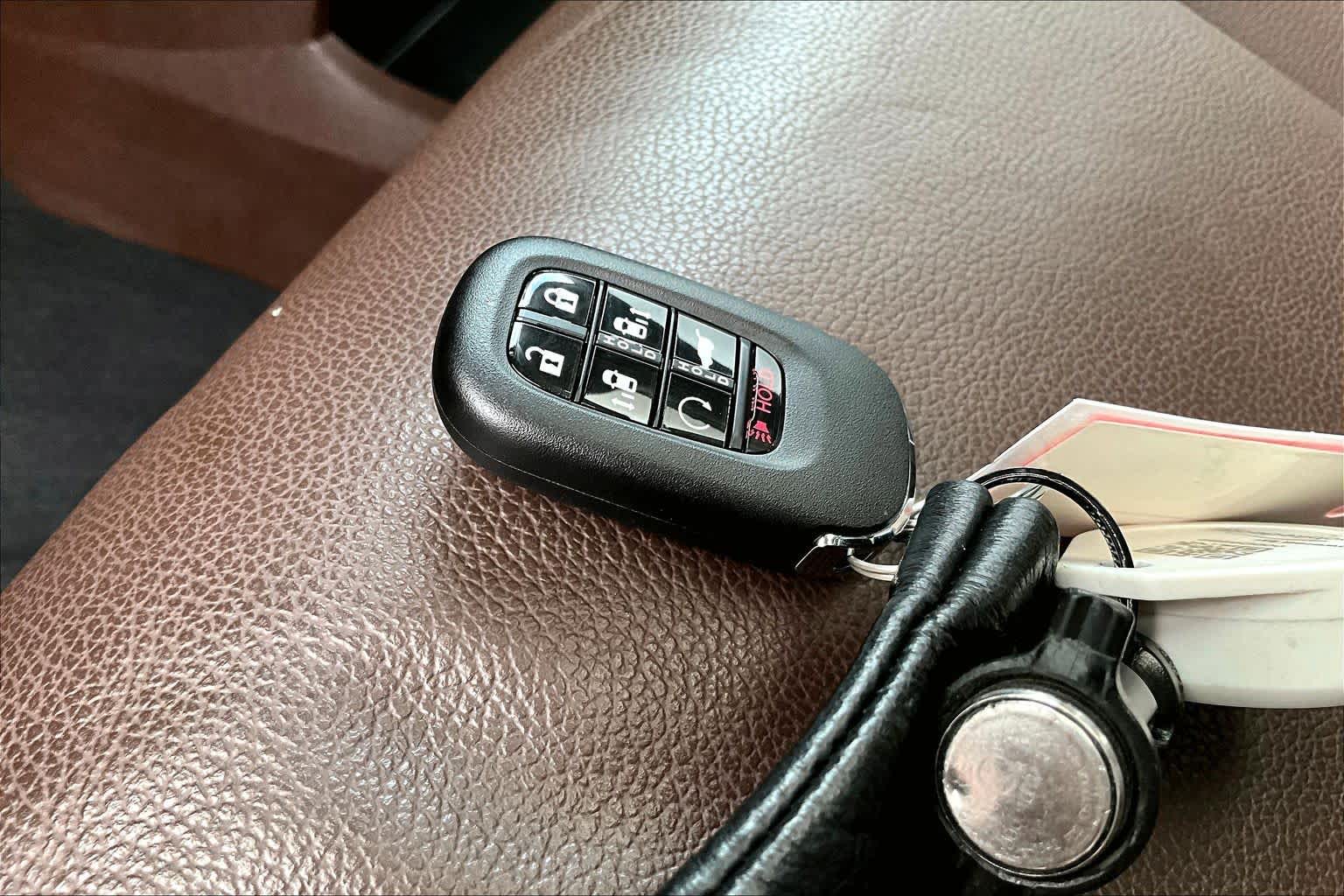 2025 Honda Odyssey Touring Platinum White Pearl at Honda of Clear Lake