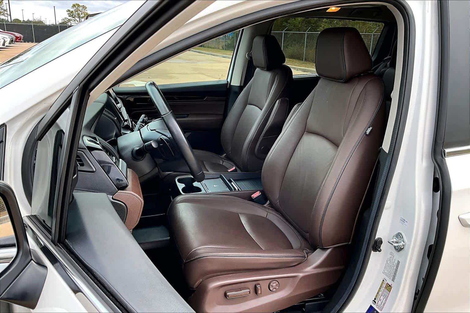 2025 Honda Odyssey Touring Platinum White Pearl at Honda of Clear Lake