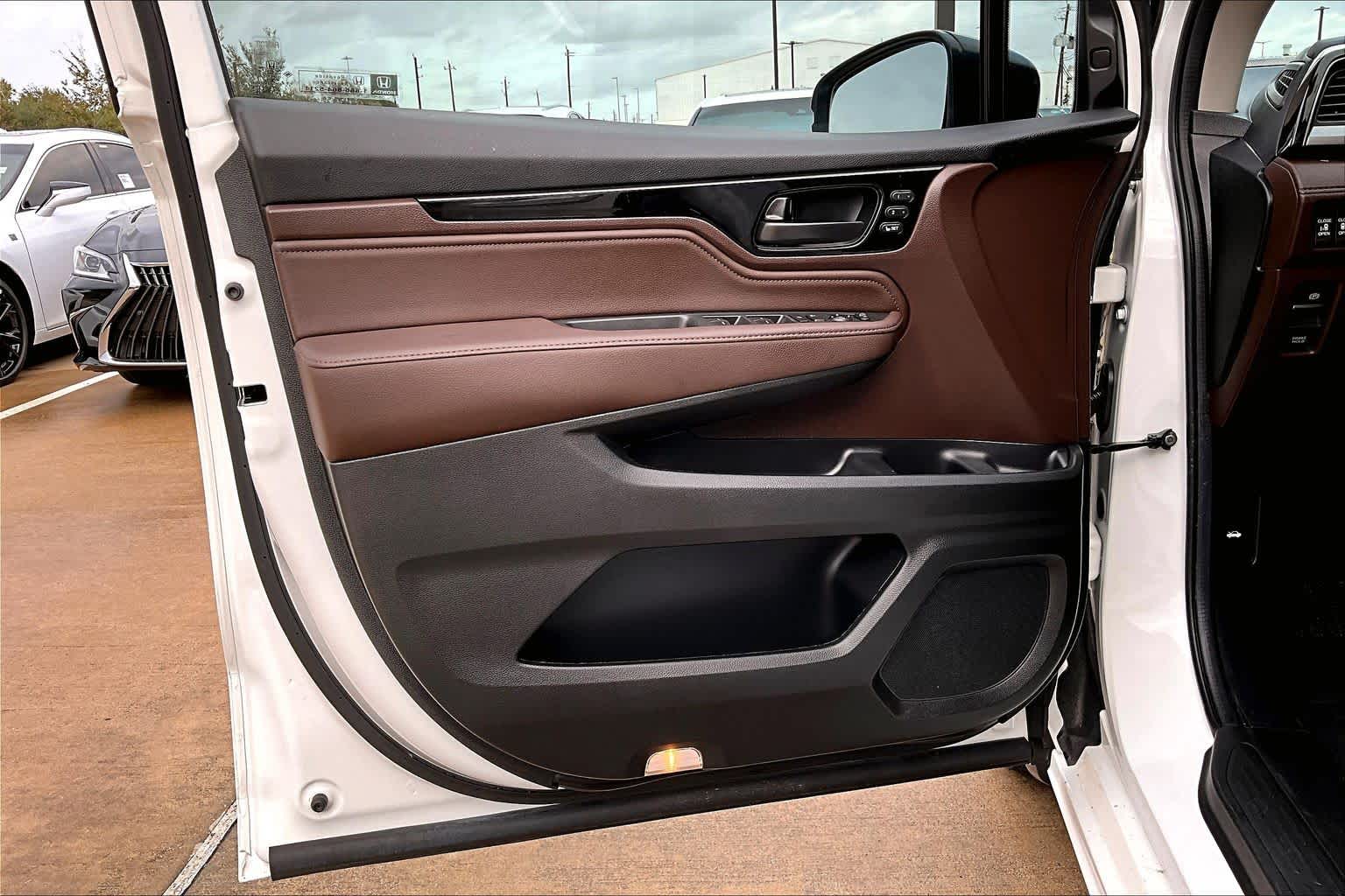 2025 Honda Odyssey Touring Platinum White Pearl at Honda of Clear Lake