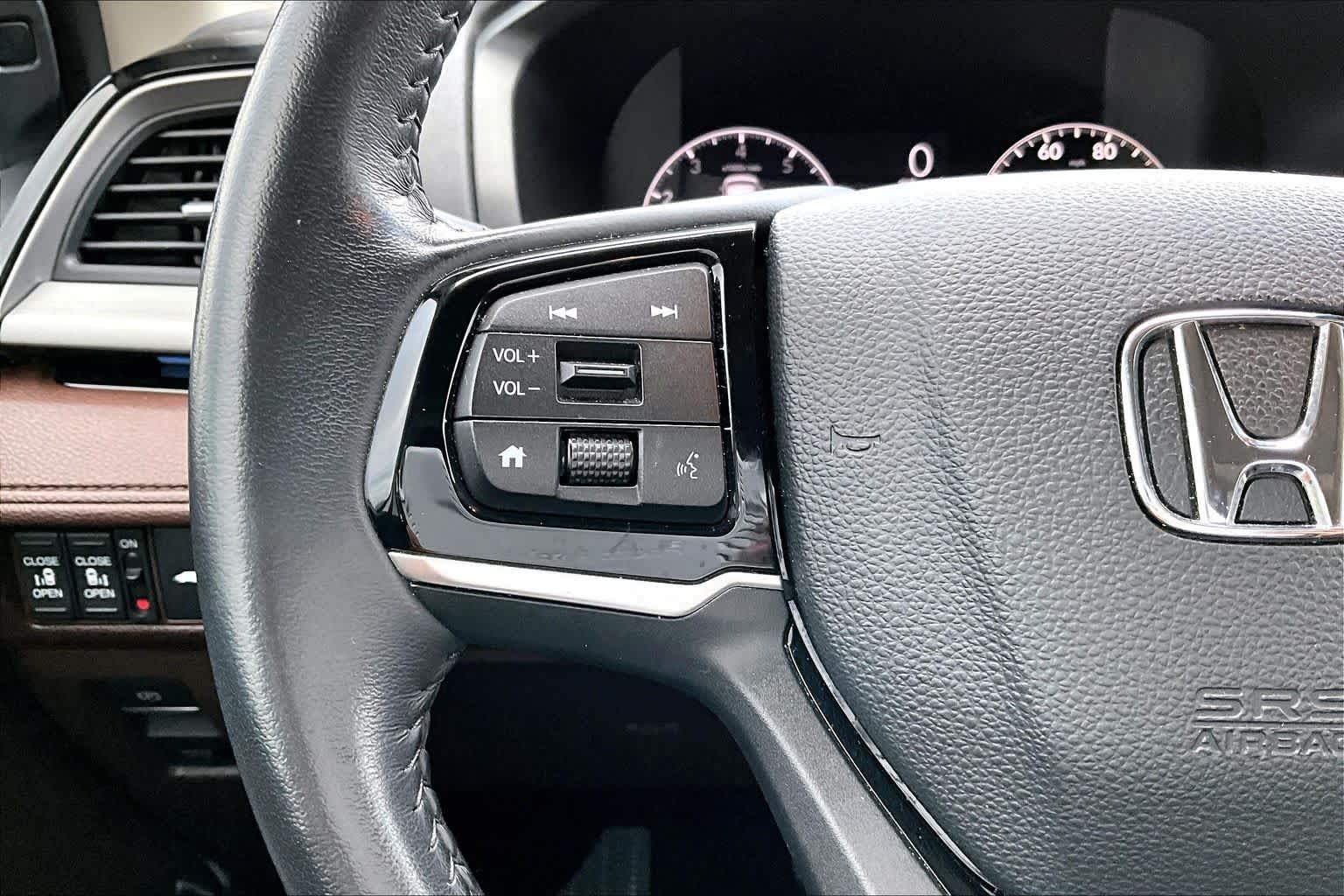 2025 Honda Odyssey Touring Platinum White Pearl at Honda of Clear Lake